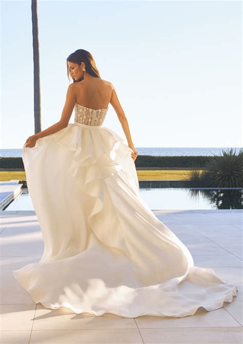 Phoebe Pronovias Wedding Dress La Boda Bridal I Contemporary Bridal