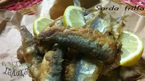 Tra le più tipiche trionfa la pasta alla norma, originaria di catania (di solito maccheroni, con sugo di pomodoro, melanzane fritte e ricotta salata), la pasta con le sarde, a base di bucatini, sarde fresche e finocchietto, e le busiate, un tipo di pasta tradizionale del trapanese, da gustare con il locale pesto alla trapanese preparato con. Sarde fritte | Zucchine ripiene, Zucchine, Frittata