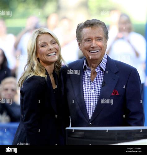 Kelly Ripa Regis Philbin Host The Running At Live With Regis And Kelly