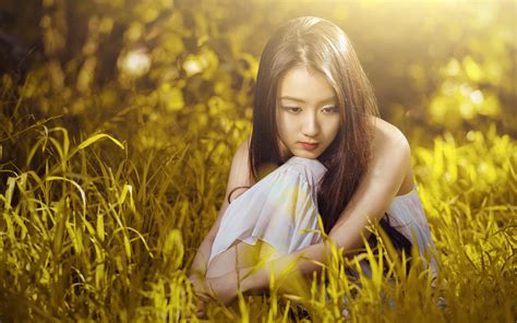 Asian Girl Grass Bokeh Model Sunlight Photography Wallpaper