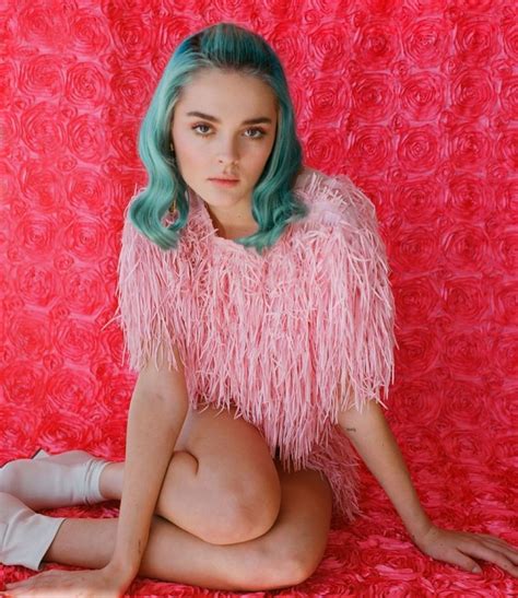 Meet girls lawrence, lawrence girlfriend. 10 Potret Charlotte Lawrence, Mantan Charlie Puth yang ...