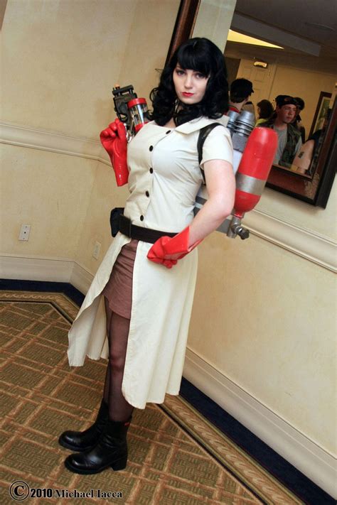 Female Medic Tf2 Pinterest Cosplay Team Fortress And Cosplay Girls