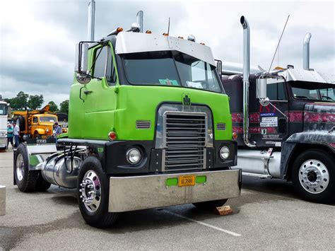 Cummins 220 Powered International Emeryville Coe Semi Tractor A Photo