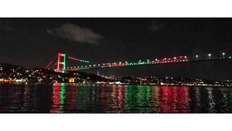 Küçük, orta, büyük boyutta afganistan afganistan bayrağının şekli:zemin siyah (gönder tarafında), kırmızı ve yeşil renklerden oluşur. İstanbul'un iki köprüsü Afganistan bayrağı renklerine ...