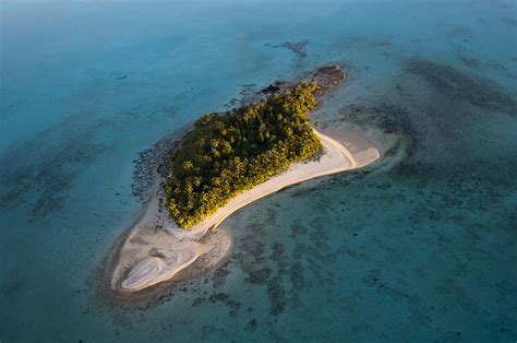 Aitutaki Shipwreck Island Photograph By Ewan Smith