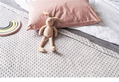 Mela weighted blankets branding on Behance