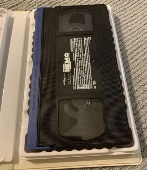 FINDING NEMO VHS Tape ClamShell Walt Disney Pixar Ellen DeGeneres