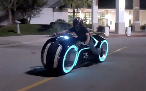 Some Chopper Dudes Build Full Scale Tron Lightcycle I Must Have One Video The Campus