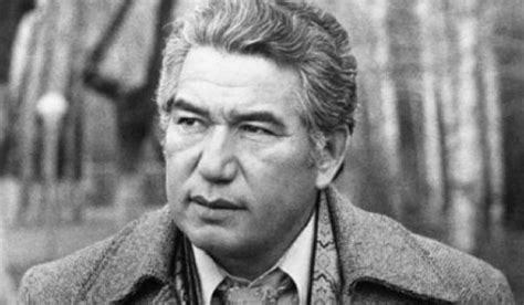 Kırgız bir yazar olan cengiz aytmatov kimdir? Cengiz Aytmatov Kimdir? Hayatı, Kitapları ve Sözleri ...