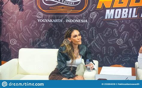 Luna Maya Indonesian Actress In Indonesia Custom Show As Guest Star