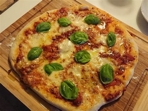 Pizzateig mit Gelinggarantie von PaulBokühs | Chefkoch
