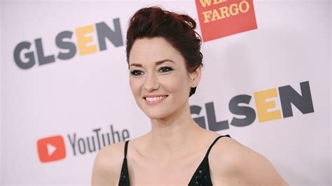 Supergirl Star Chyler Leigh Opens Up About Sexuality 6abc Philadelphia
