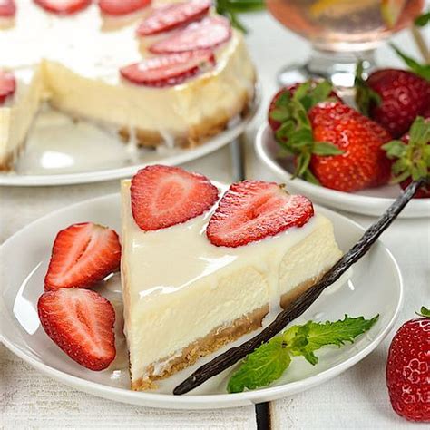 Während der backzeit kann man immer wieder nachschauen, ob weiter. Low Carb Quark-Kühlschrankkuchen mit Vanille-Topping ...