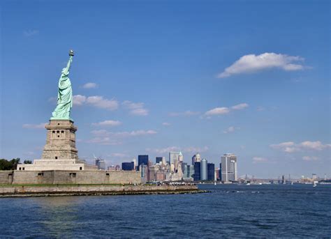 Fileliberty Statue With Manhattan