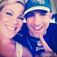 Pink and her brother Colonel Jason Moore at the Super Bowl | Matrimonio ...