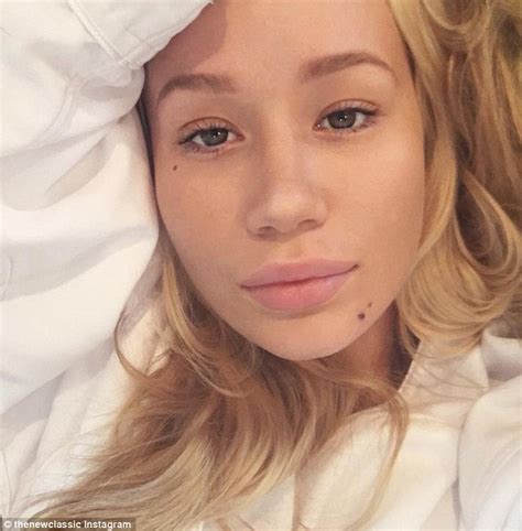 Iggy Azalea Looks Beautiful In Make Up Free Instagram Snap After Laser Treatment Daily Mail