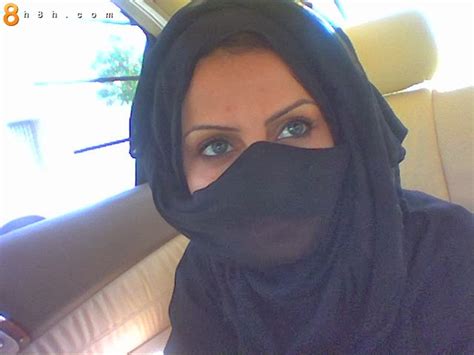 عفاف مطلقة سعودية عمرها 28 عام تقيم في مدينة الرياض تبحث عن
