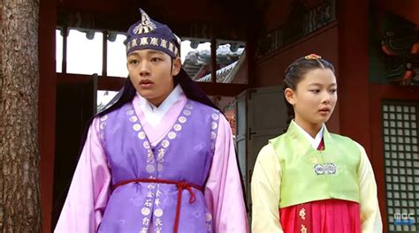 Yeo Jin Goo Kim Yoo Jung Ajak Nostalgia Moon Embracing Sun Lewat Video Ini