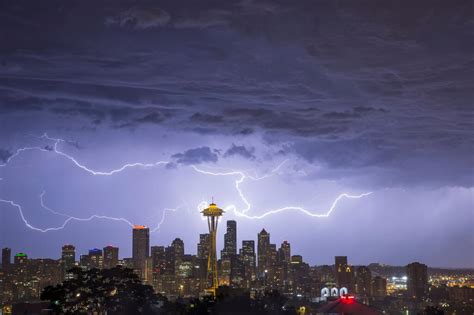 Photos Lightning Over Seattle Results In Stunning Photos Seattles