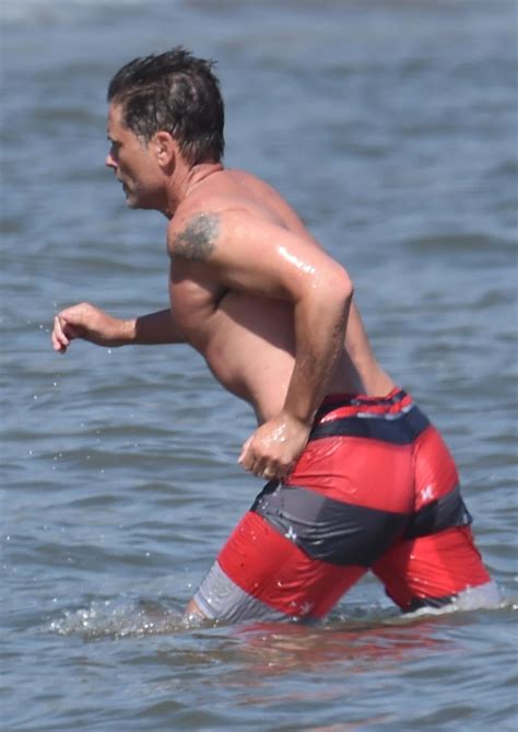 Rob Lowe Shows Off Buff Beach Body In Shirtless Pics