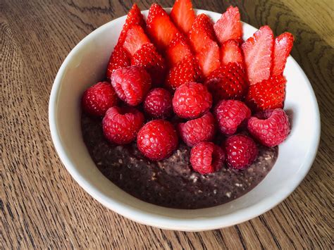 Buckwheat overnight oats nutrition per serving: Chocolate overnight oats and chia with berries: 293 ...