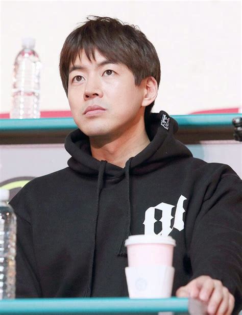 As time goes by, i learned to love. Lee Sang Yoon