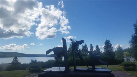 During a protest on may 14, five persons were killed by bullets fired by swedish military troops called in as reinforcements. La statua - Bild från Minnesmonument skotten i Adalen 1931 ...