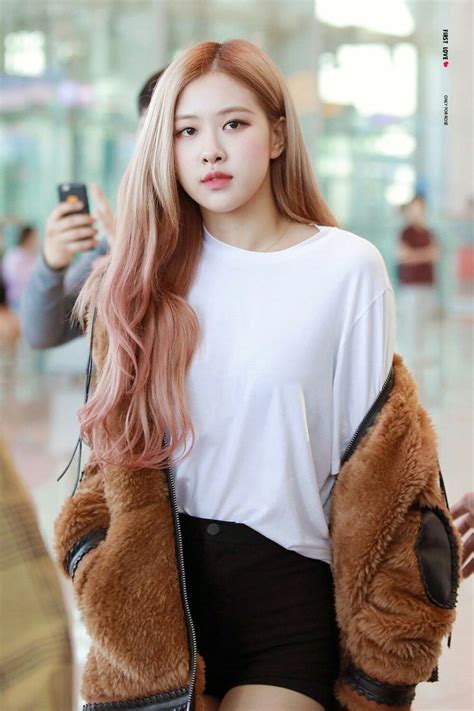 Perfect screen background display for desktop. Image by Jugu on Rose Blackpink Airport Style | Blackpink ...