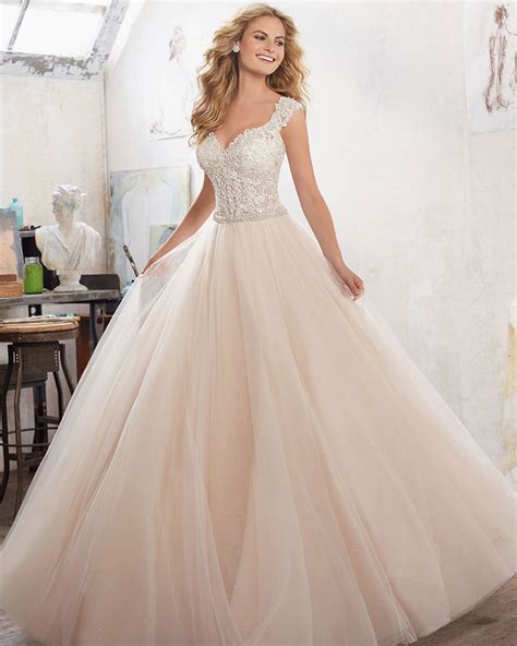 4 Wedding Gowns Perfect For Pear Shaped Body Types Delaware Main Line
