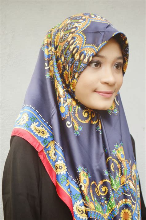 Tutorial bawal chiffon labuh dengan jahitan manik bunga 3d dihujung tudung. Tudung D'zarae Collection: TUDUNG BAWAL SATIN PRINTED