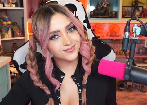 7 Mujeres Streamers Hispanohablantes Que Debes Seguir