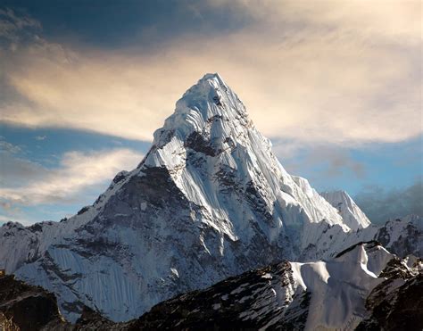 42 High Altitude Facts About Mount Everest