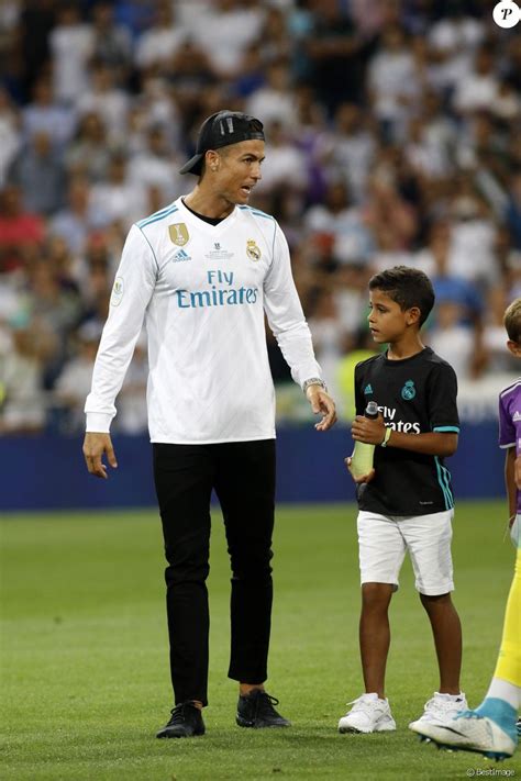Instead of sitting and watching her father, s. Cristiano Ronaldo et son fils Cristiano Jr. Finale de la ...