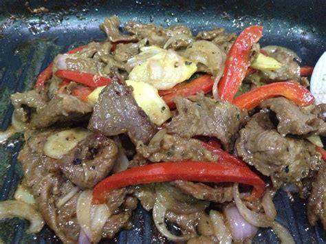 Masukkan halia, bawang putih, ubi kentang, lobak merah dan saleri. Masak ringkas-ringkas je...: Daging Goreng Lada Hitam dan ...