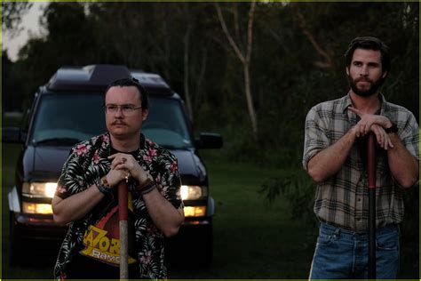 Arkansas, scheda del film di e con clark duke, con vince vaughn e liam hemsworth, leggi la trama e la recensione, guarda il trailer, ecco quando esce il film e dove vederlo al cinema o in arkansas è un film di genere thriller, drammatico del 2020, diretto da clark duke, con clark duke e liam hemsworth. Liam Hemsworth Stars in 'Arkansas' - Watch the Trailer ...