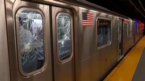 Subway Window Smashing Spree Mta Offers 10k Reward As Vandals Strike Again Abc7 New York
