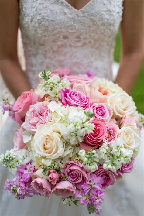 Picking wedding bouquets isn't easy unless you're actually a florist. 25 Stunning Destination Wedding Bouquets from Real ...