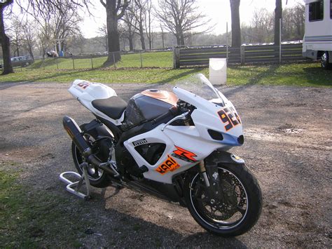 Suzuki engineers have played around with the engine but instead of. 08/09 gsxr 600 fairings on a 07 ? | N2 Forum