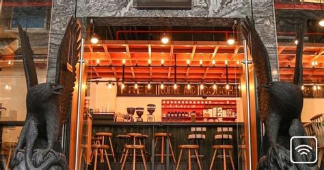 With a successful branch in singapore, the outlet in kuala lumpur has also become one of the most popular cafes to go to (especially in ttdi area). Common Man Coffee Roasters: A Work-Friendly Place in Singapore