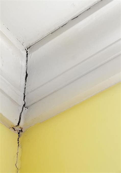 What Causes Ceiling Cracks With Pictures