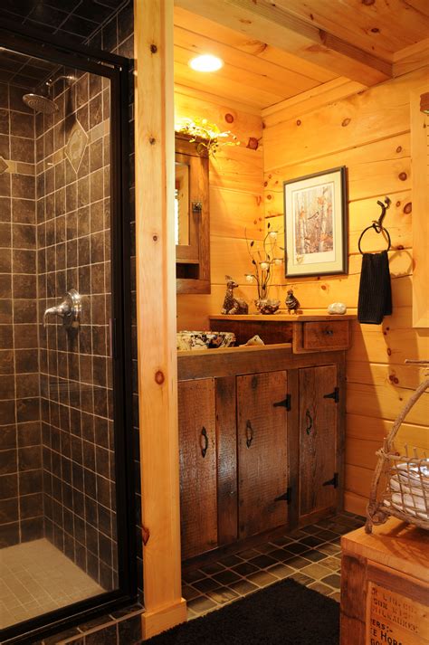 Heidi long / see more of this montana cabin here. Rustic cabin bathroom. #bathroom #bathroomdesign # ...