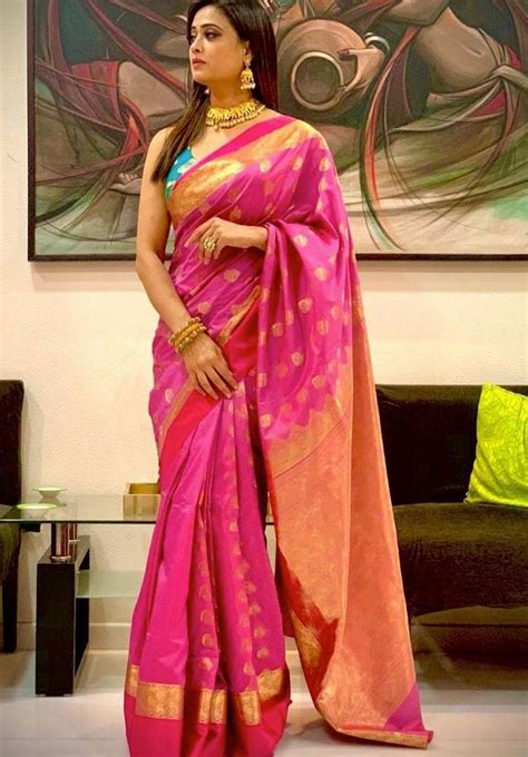 Shweta Tiwari At Dadasaheb Phalke Icon Award In A Pink Silk Saree