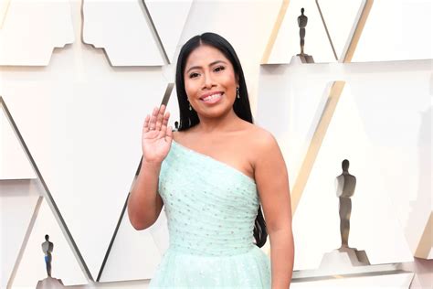 Oscars 2019 Yalitza Aparicio Arrives On Red Carpet In Rodarte Vox