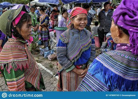 bac-ha-market,-vietnam-editorial-stock-photo-image-of-indigenous-147809743