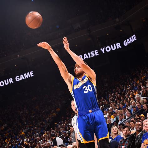 The first is ray allen, and the second is reggie miller. Stephen Curry Drops 42 Points Behind 9 Three-Pointers in ...
