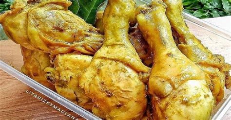 Jul 04, 2021 · mi yang kental dan kenyal kemudian ditambahkan ke dalam kaldu dan melepaskan sebagian patinya. Cara Membuat Ayam Ungkep Goreng Bumbu Kuning, Rasa Gurih ...