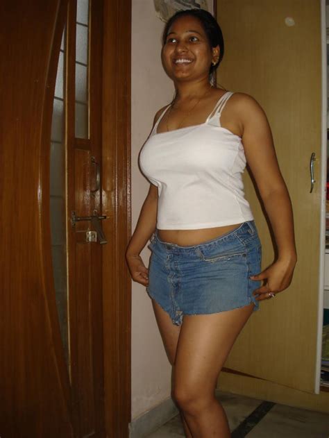 Hot South Indian Tamil Aunty Bra Bikini Show Kambi Kadakal Hot Sexy