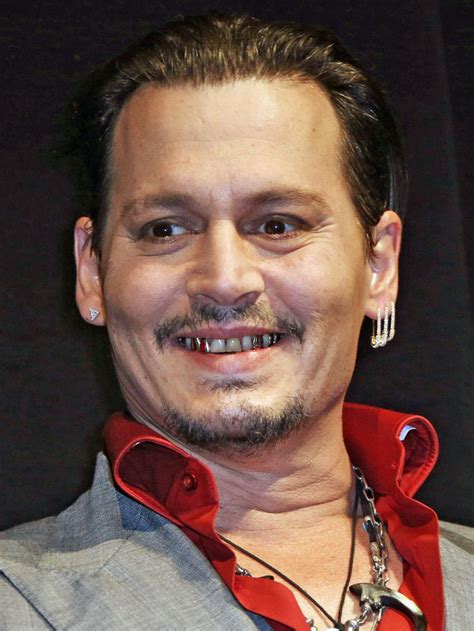 Johnny Depp Gold Teeth Accessories 0915 04 Jpeg Grafik 900 × 1200
