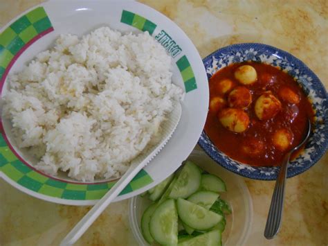 Sometimes people might also refer it as apam speaking of ingredients, the basic things you need to make your apam beras at home are rice flour. Travelog Hati: Apam Eno dan Nasi Lemak Telur Puyoh