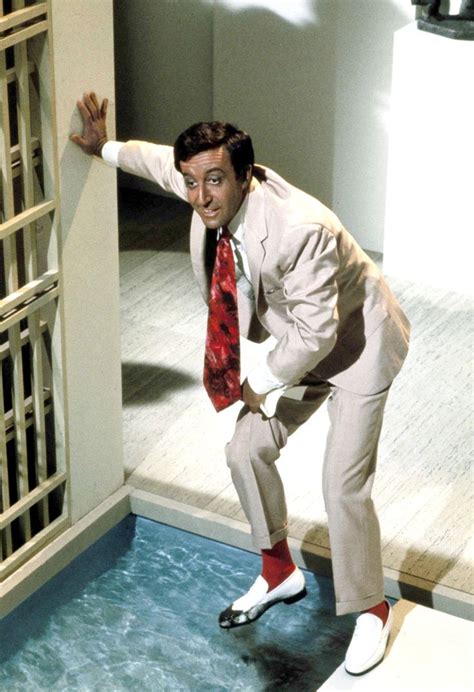 The film has a very loose structure. Peter Sellers em The Party, 1968 | Film, Pink panthers ...